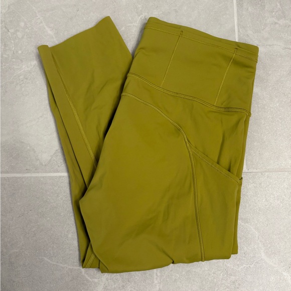 Lululemon Fast and Free Crop II Leggings Nulux 19’’ in Golden Lime Size 8 - Picture 13 of 13